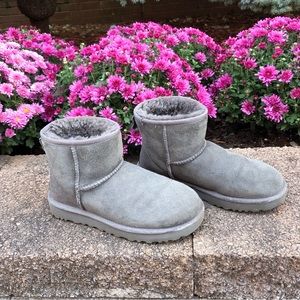 ❤️ UGG Classic Mini II Boot Size 6 EUC